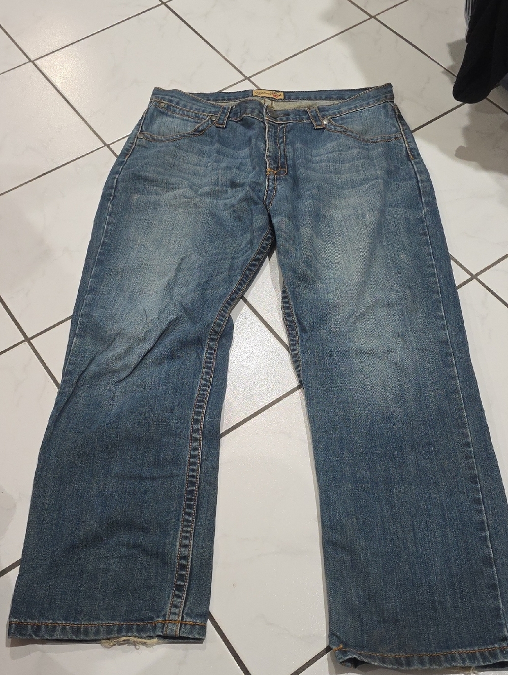Wrangler 20x Men's Relaxed Jeans in Medium Blue Wash